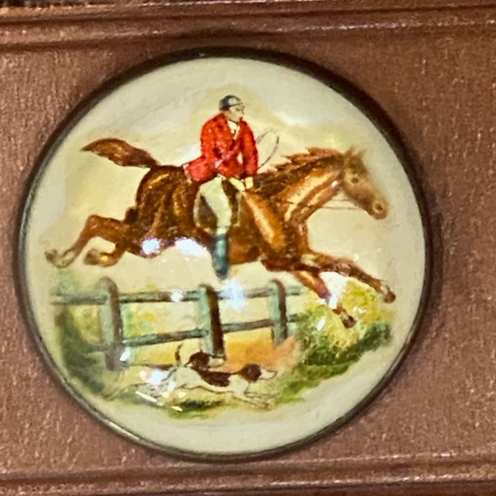 Belt with big chunky photo buttons